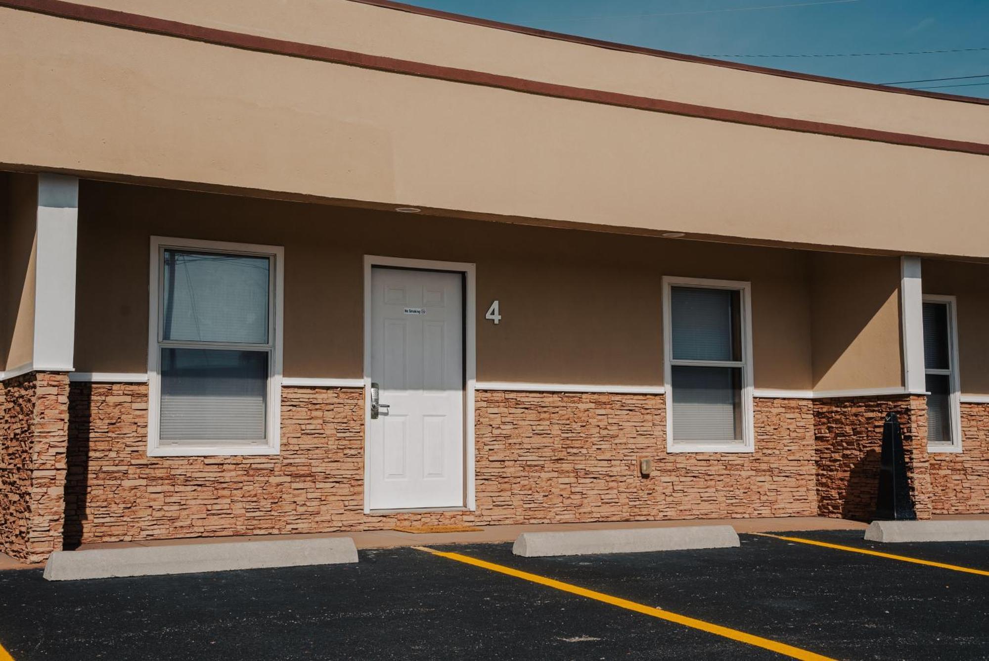 Anchor Inn And Suites Jamestown Exterior photo